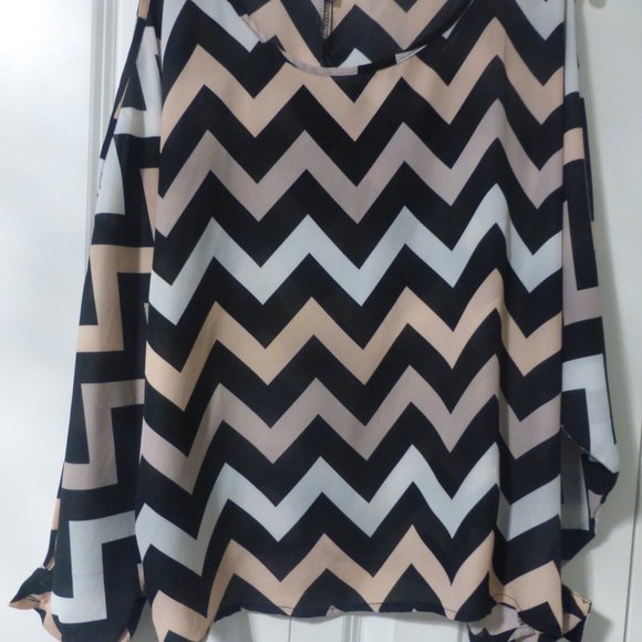 CHARLOTTE RUSSE flutter sleeve cold shoulder chevron stripes blouse - Picture 5 of 11
